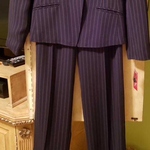 Ann Klein pants suit - Picture 2 of 7
